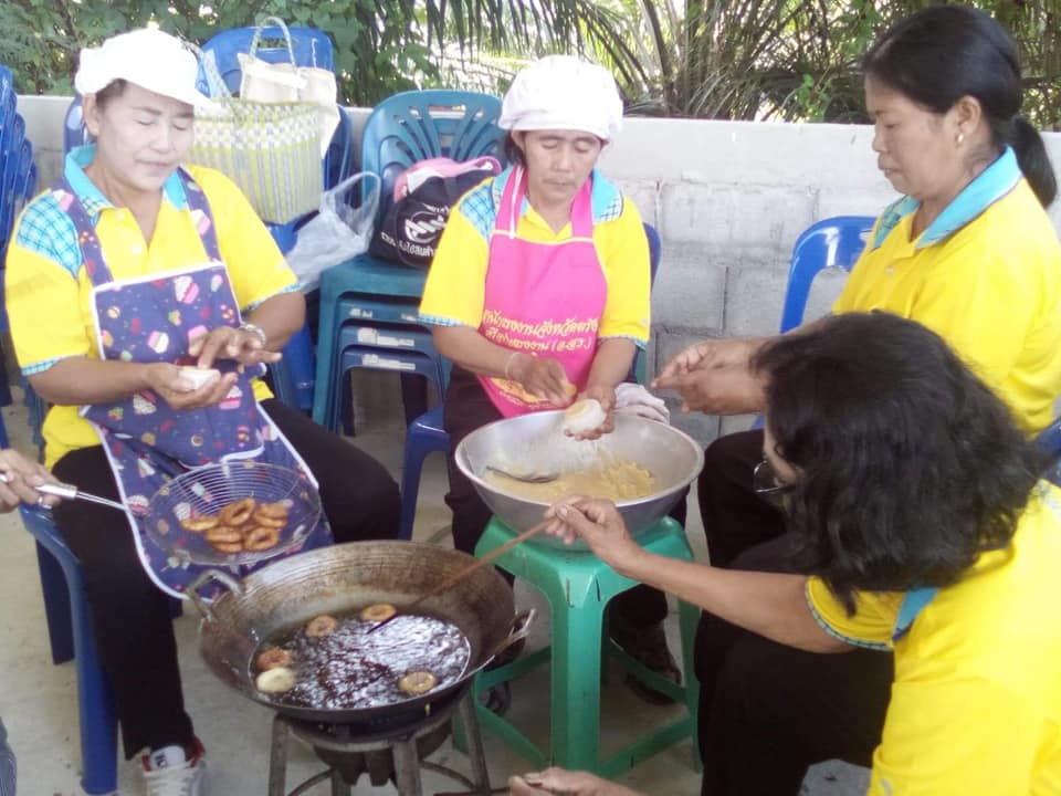 ส่งเสริมอาชีพการทำอาหารในโรงเรียนผู้สูงอายุ